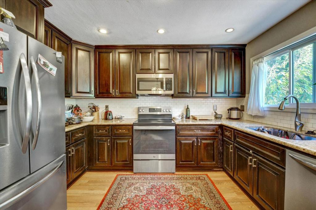22505 Ralston Place Property Photo 6
