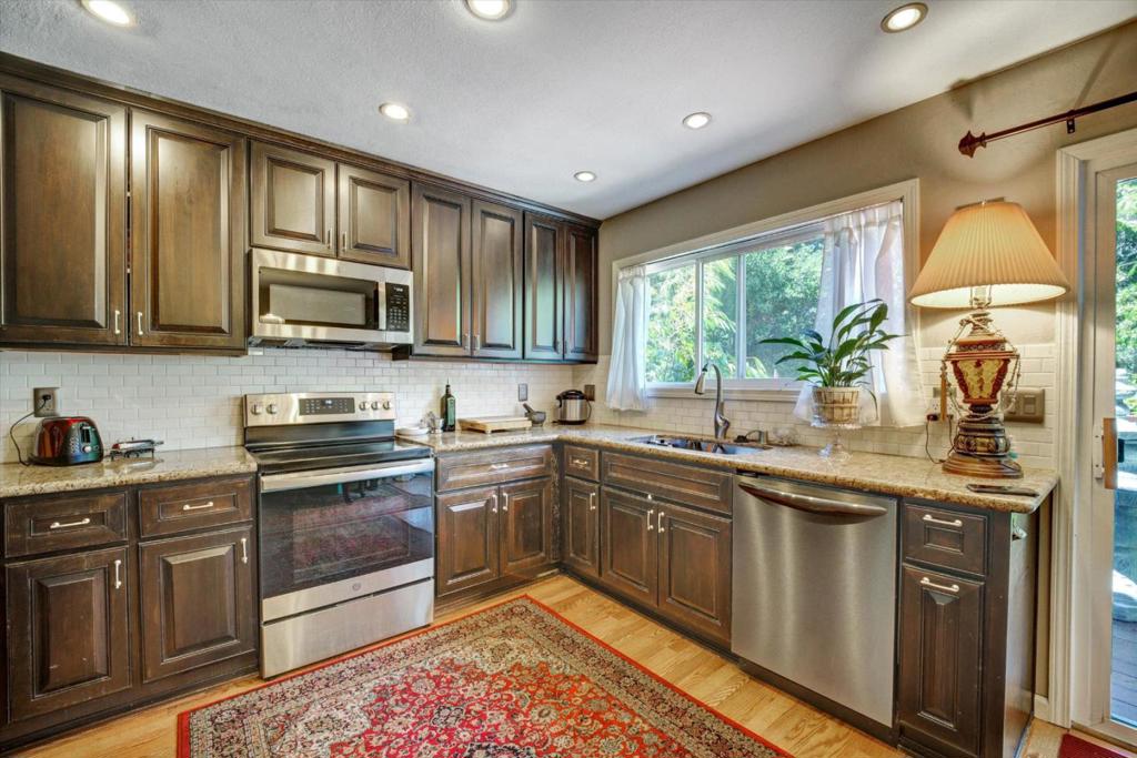 22505 Ralston Place Property Photo 9