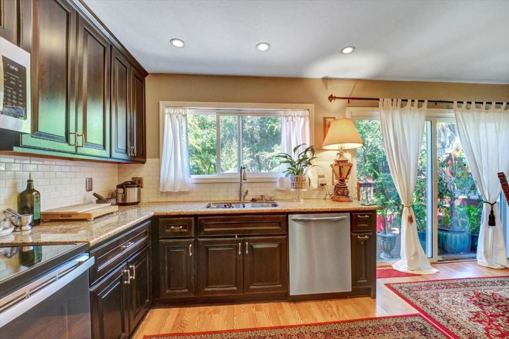 22505 Ralston Place Property Photo 10