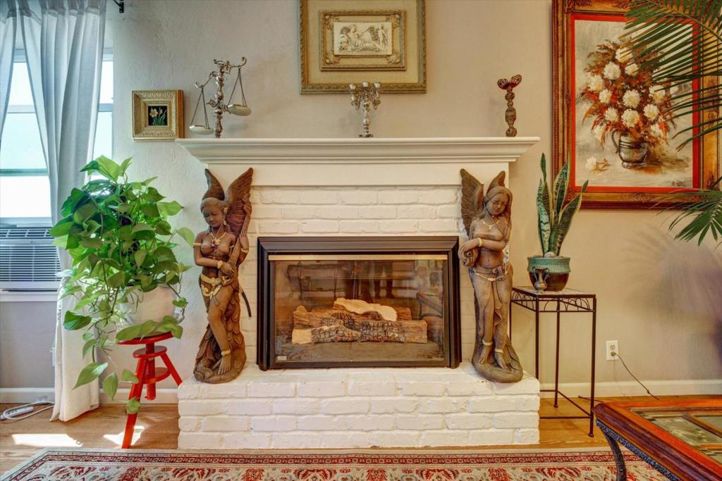 22505 Ralston Place Property Photo 16