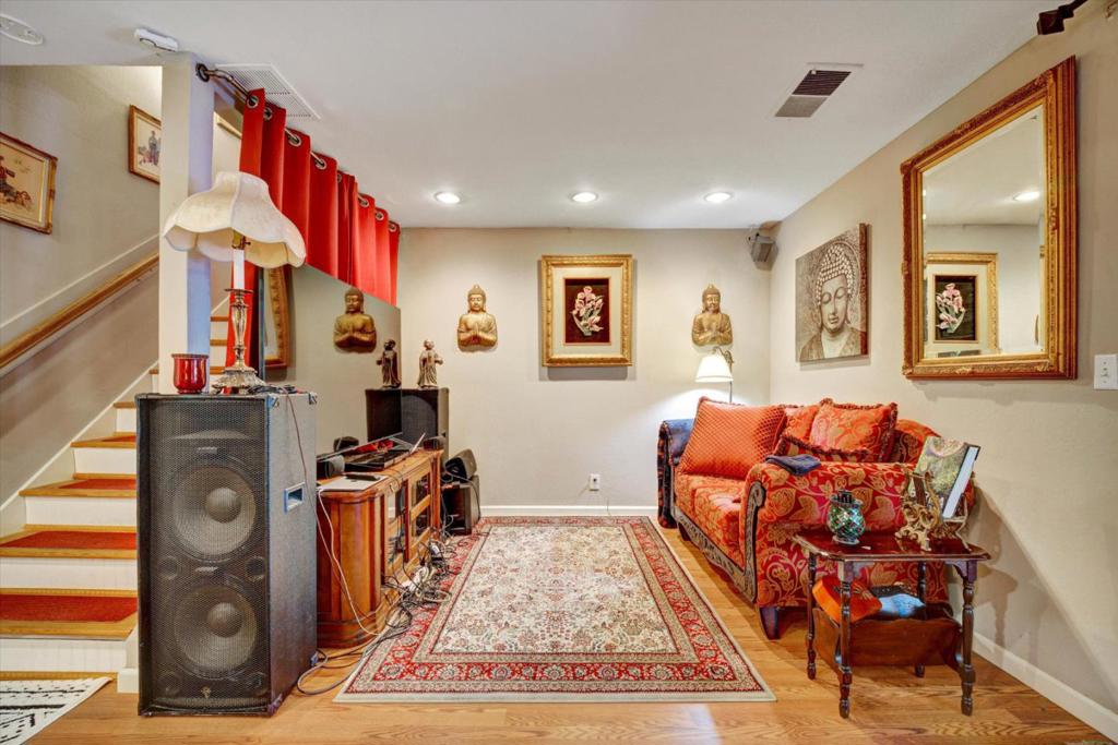 22505 Ralston Place Property Photo 17