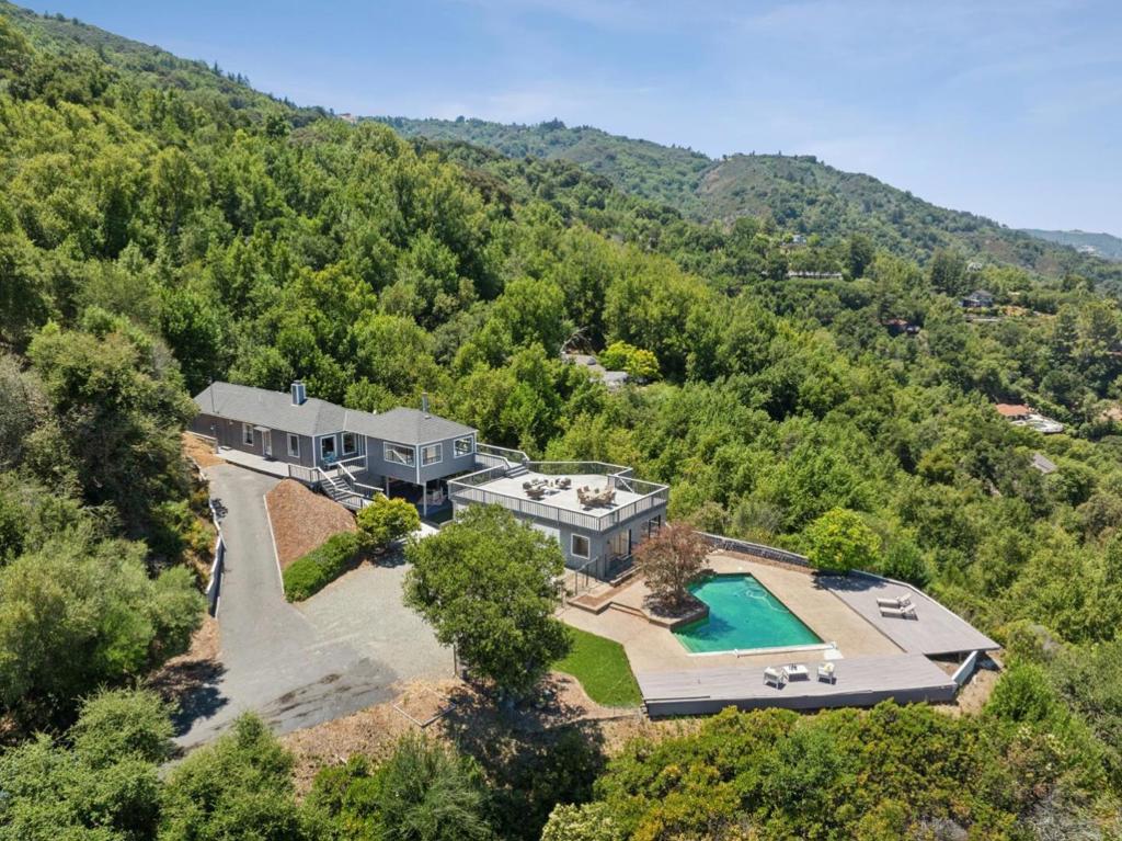 16490 Wood Acres Road Property Photo 1
