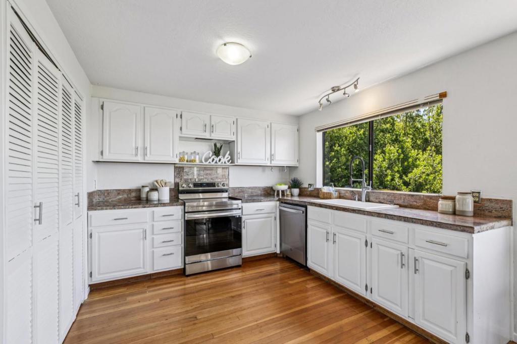 16490 Wood Acres Road Property Photo 10