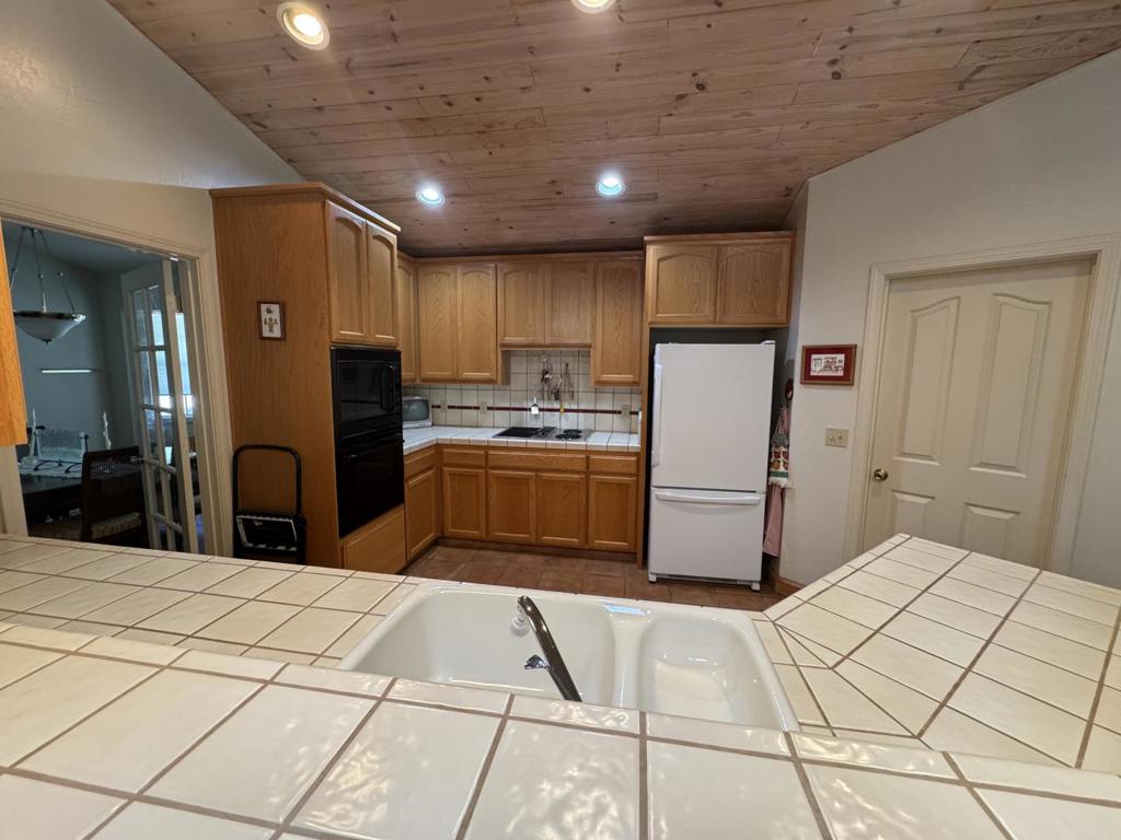 1388 Kenney Drive Property Photo 11