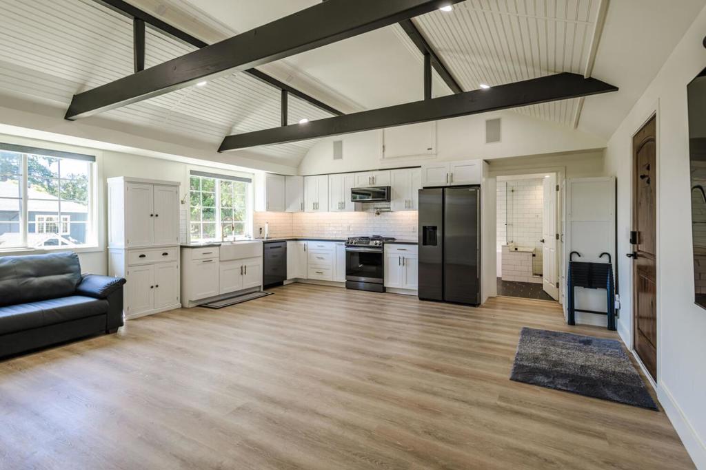 60 Fernwood Drive Property Photo 17