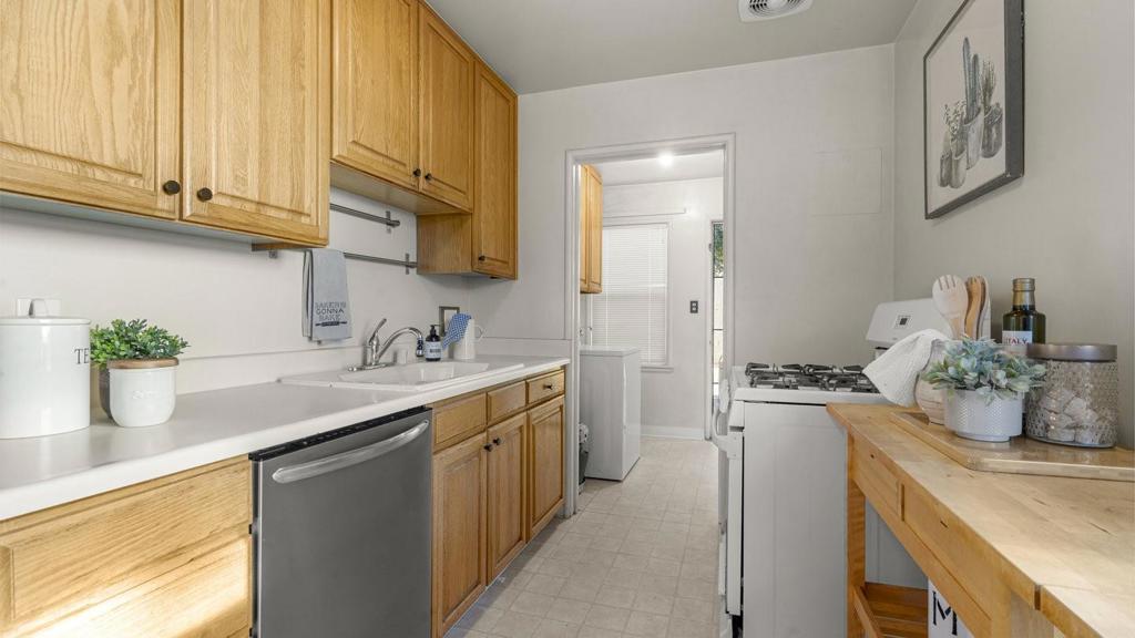 21685 Olive Avenue Property Photo 6