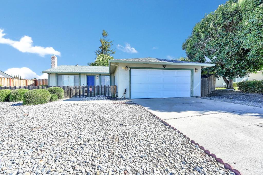 2226 Meredith Way Property Photo 5