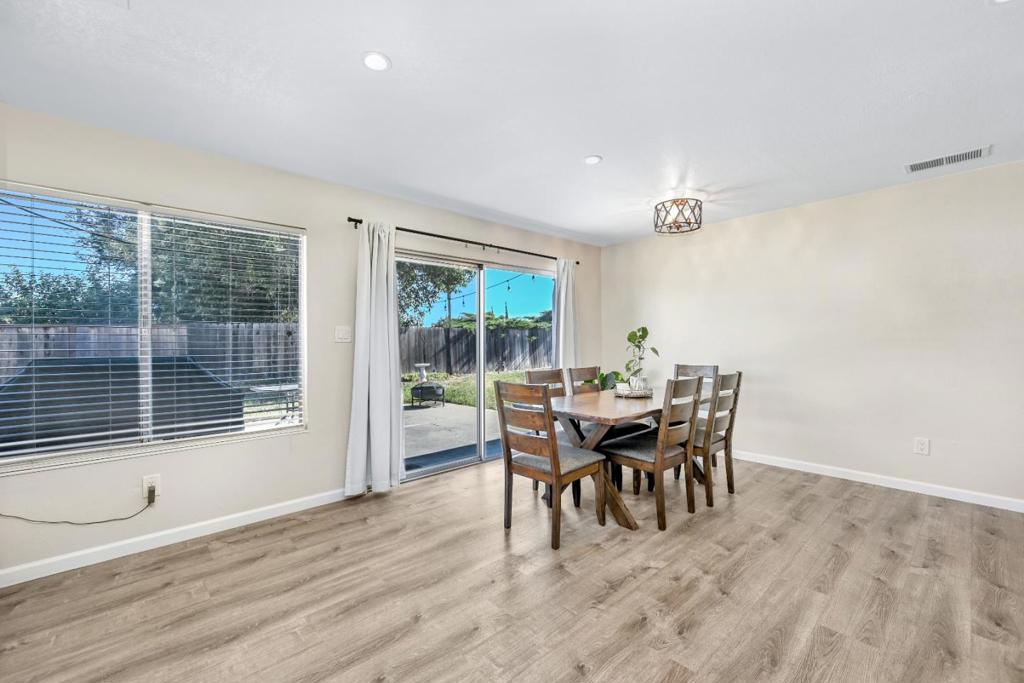 2226 Meredith Way Property Photo 14