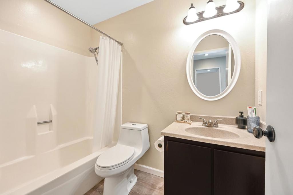 2226 Meredith Way Property Photo 16