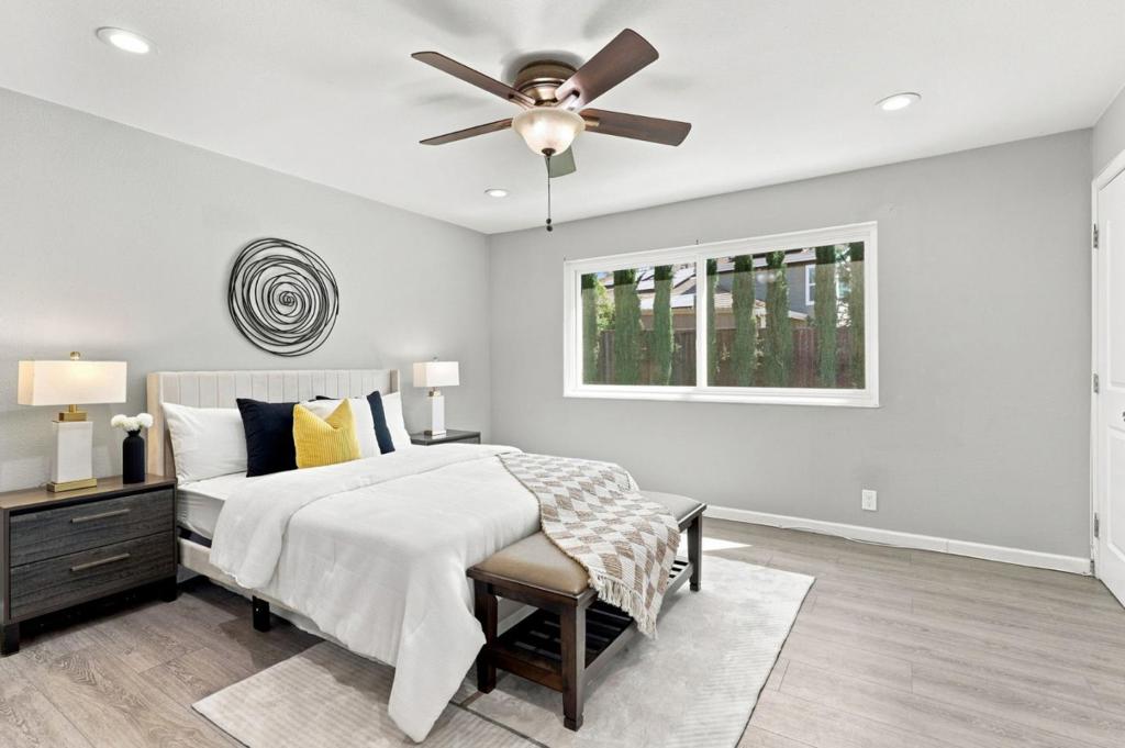 570 Biscayne Court Property Photo 7