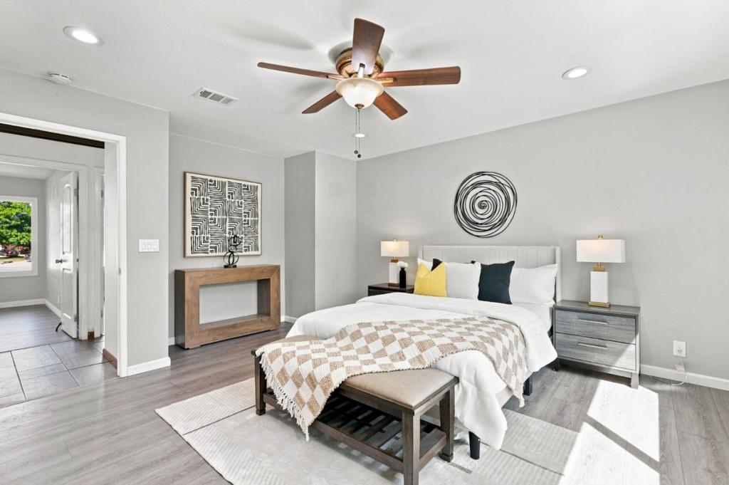 570 Biscayne Court Property Photo 8