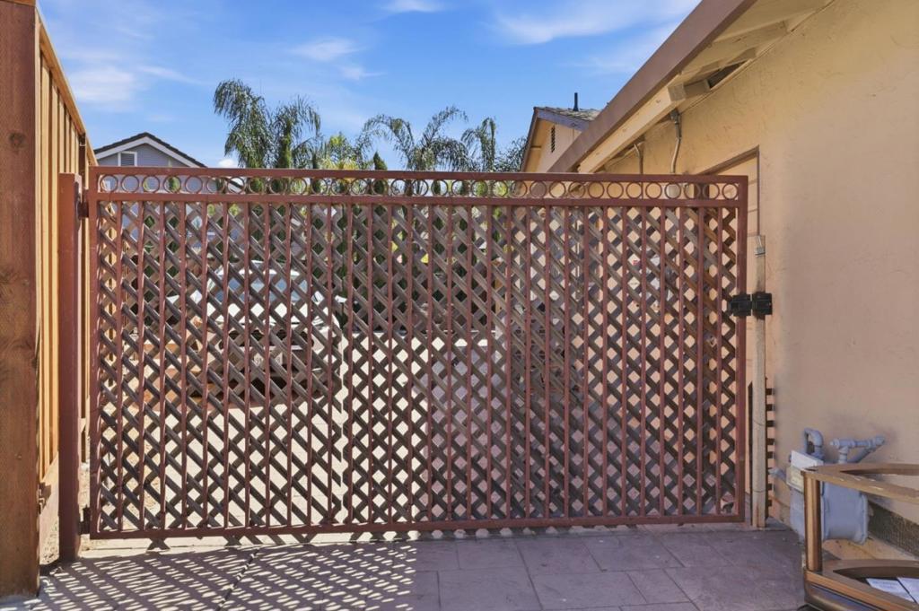 570 Biscayne Court Property Photo 26