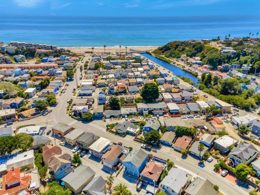 307 Treasure Island Property Photo 1