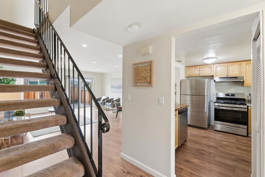 2712 Meath Drive Property Photo 6