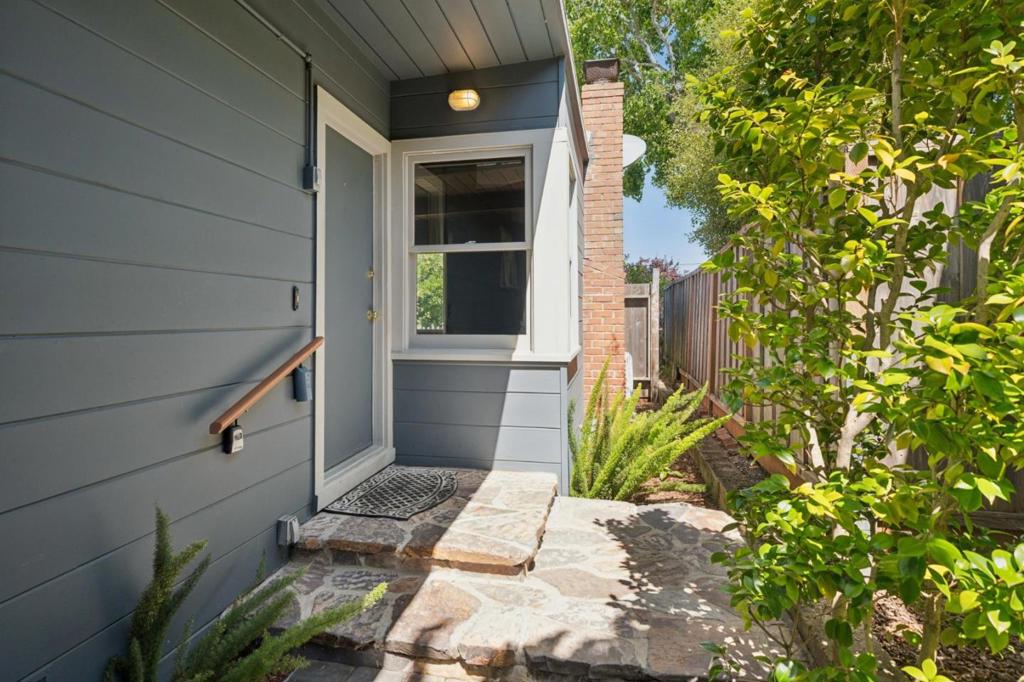 6107 Jordan Avenue Property Photo 5