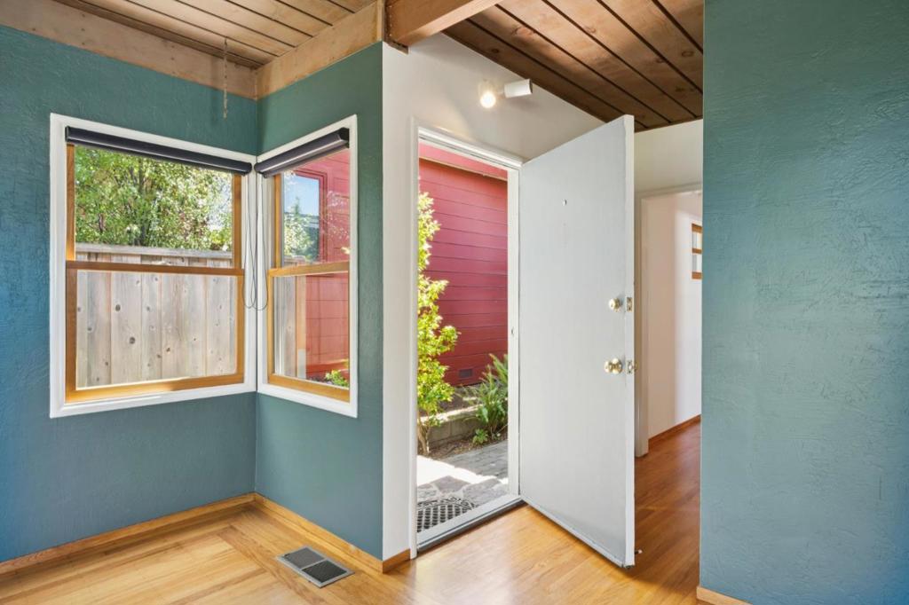 6107 Jordan Avenue Property Photo 6
