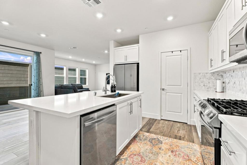 6056 Bullion Lane Property Photo 4