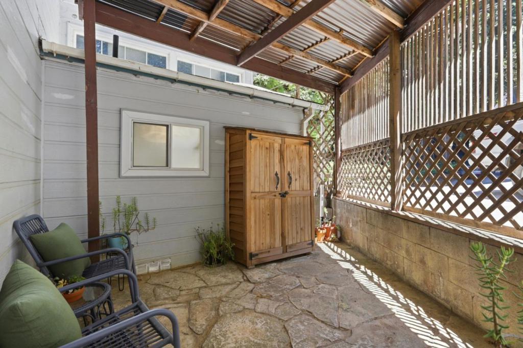 135 Oak Street Property Photo 5