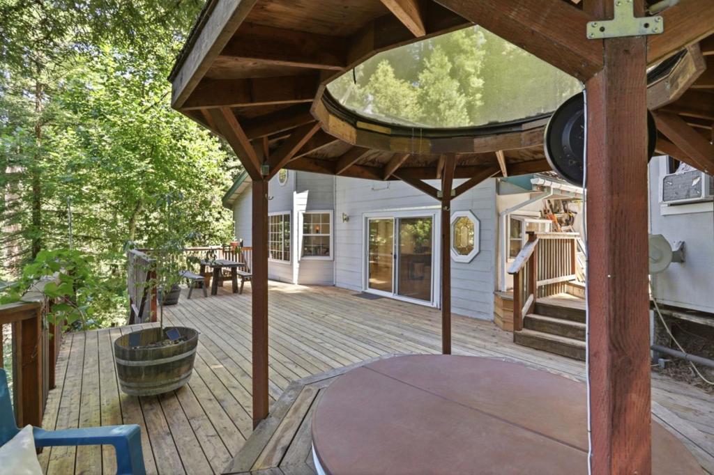 135 Oak Street Property Photo 7