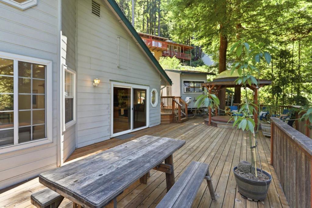 135 Oak Street Property Photo 10