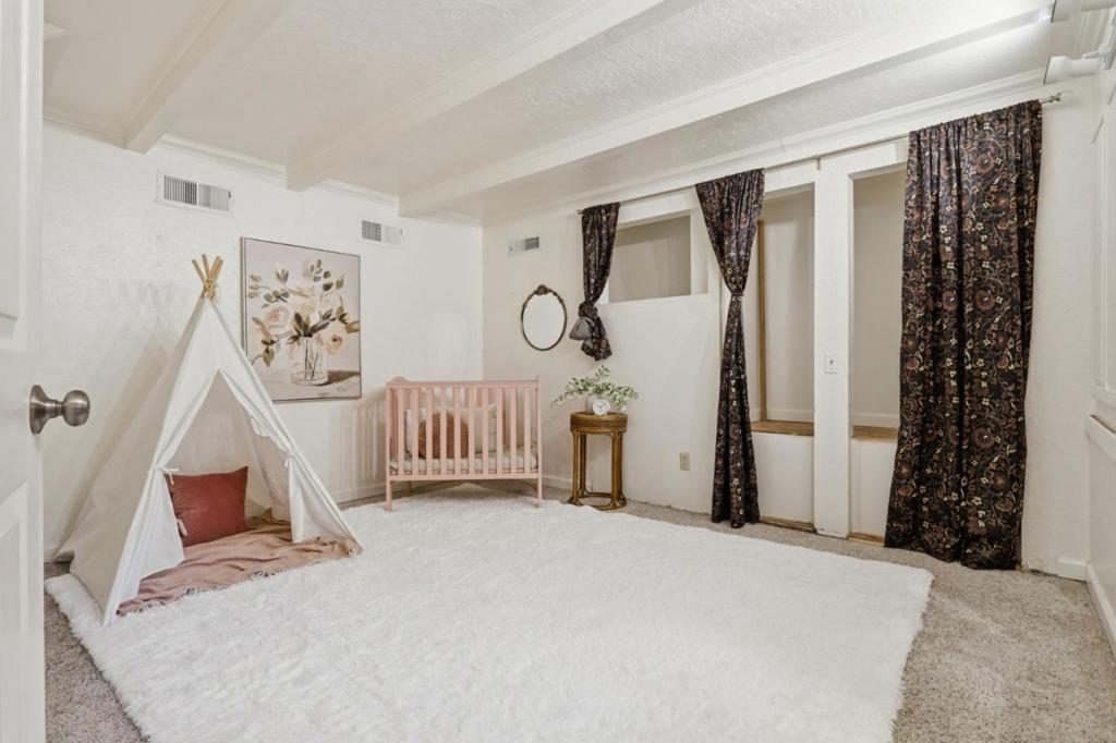 135 Oak Street Property Photo 16