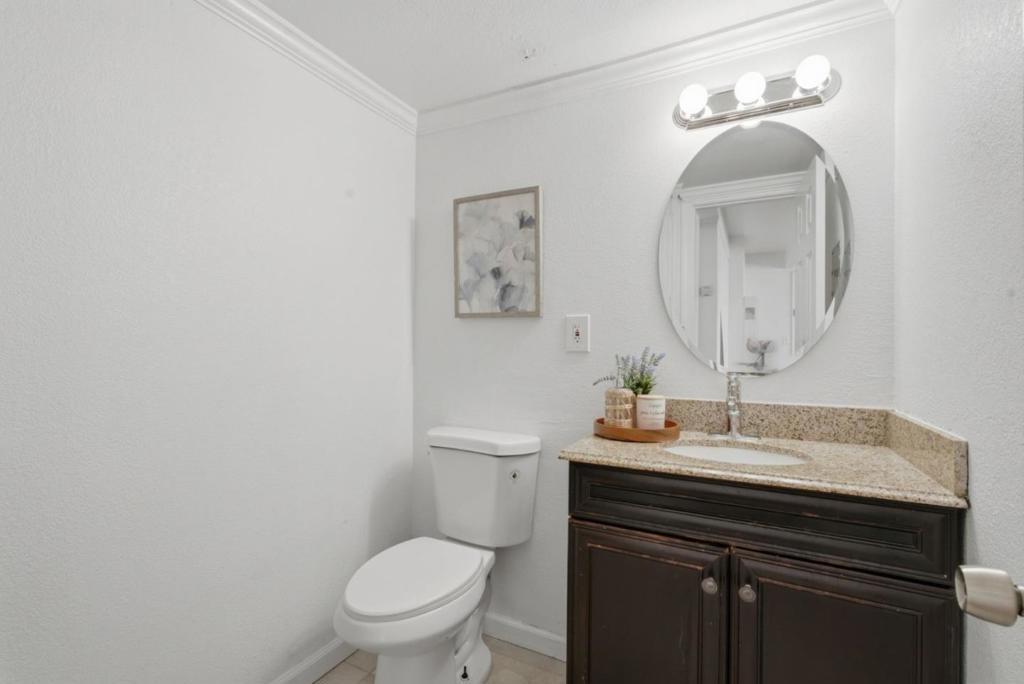 576 Sylvan Street 15 Property Photo 12