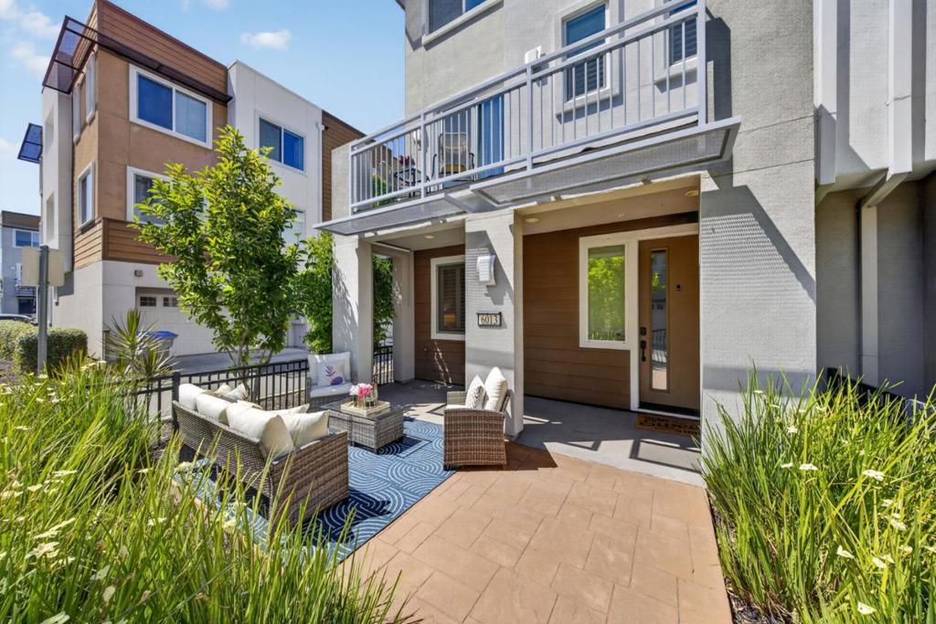 6013 Black Onyx Court Property Photo 4