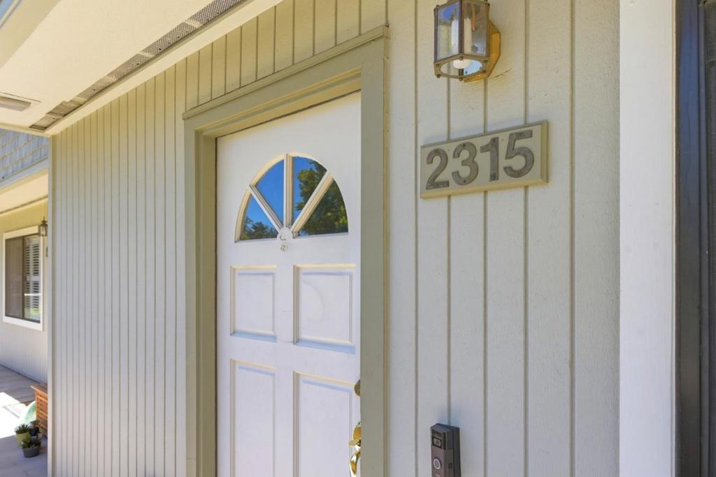 2315 Sharon Road Property Photo 5