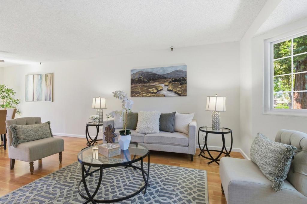 824 Bay Street Property Photo 1