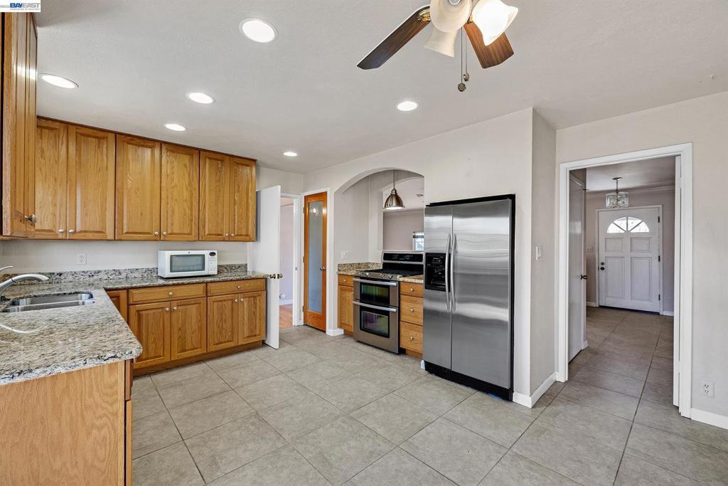 35924 Nicolet Court Property Photo 8