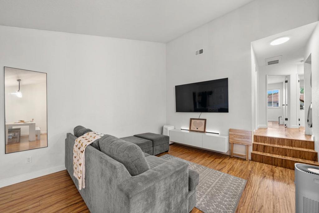 363 Kenbrook Circle Property Photo 4