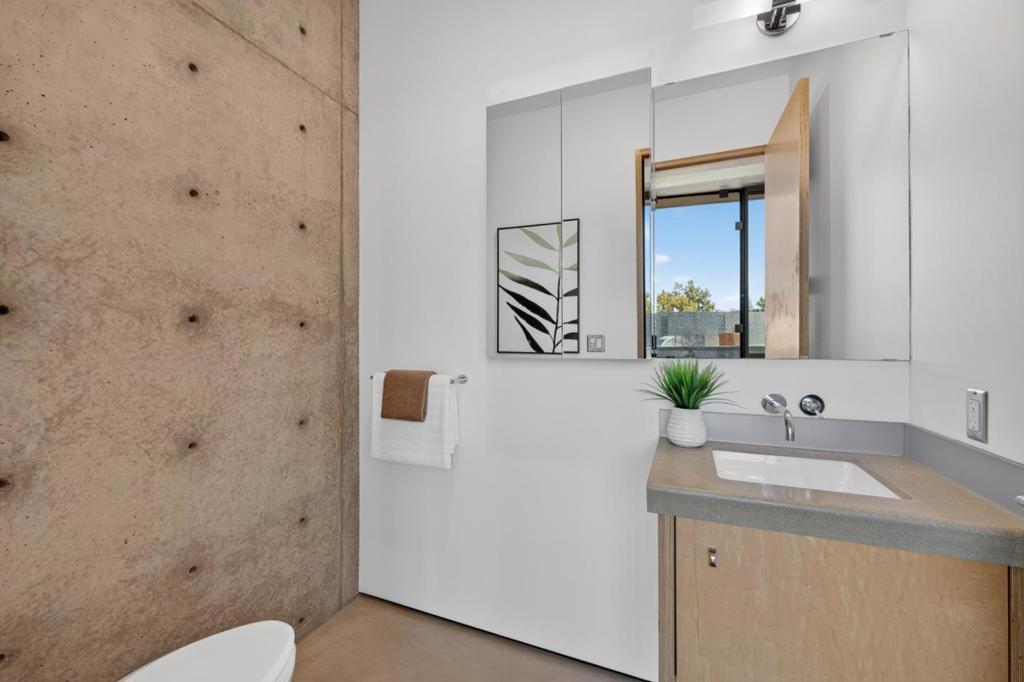 102 University Avenue 3c Property Photo 12