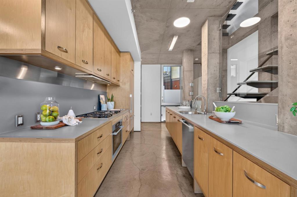 102 University Avenue 3c Property Photo 15