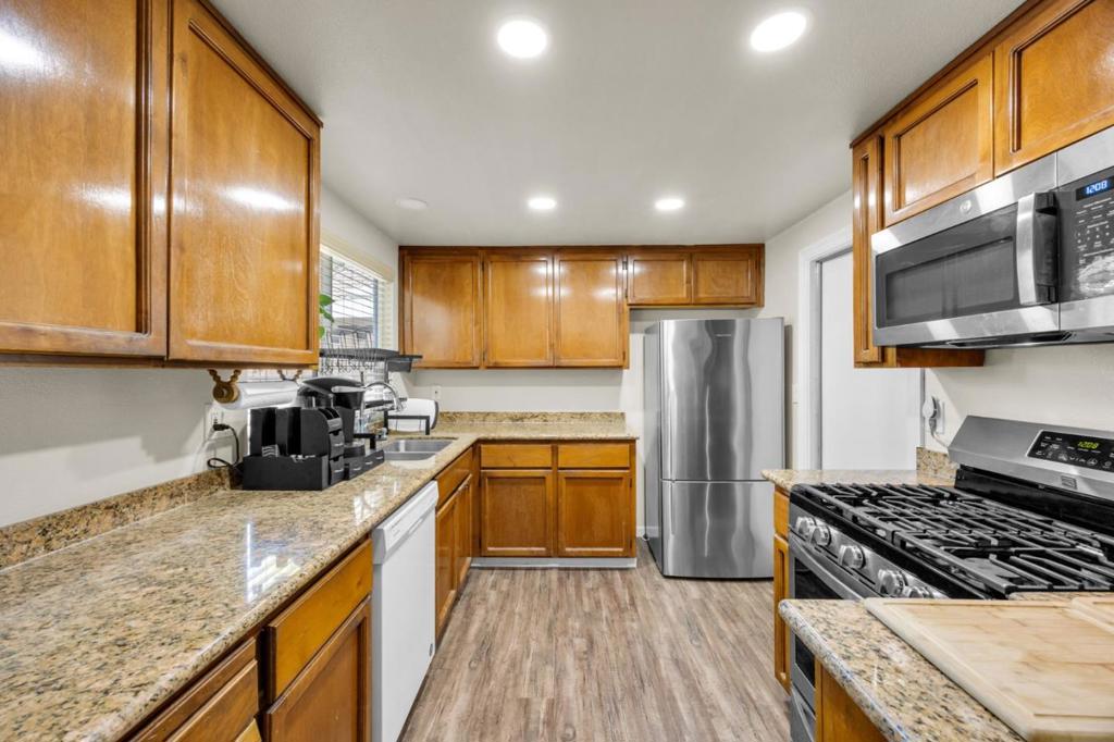 3607 Fawndale Drive Property Photo 12