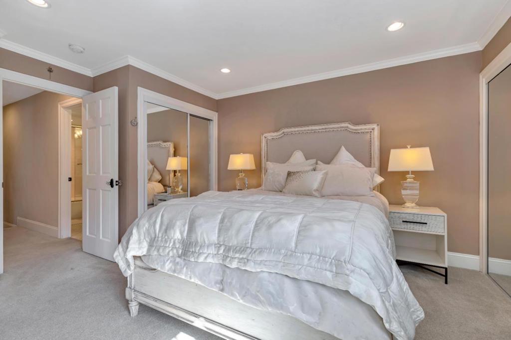 1888 Huxley Court Property Photo 20