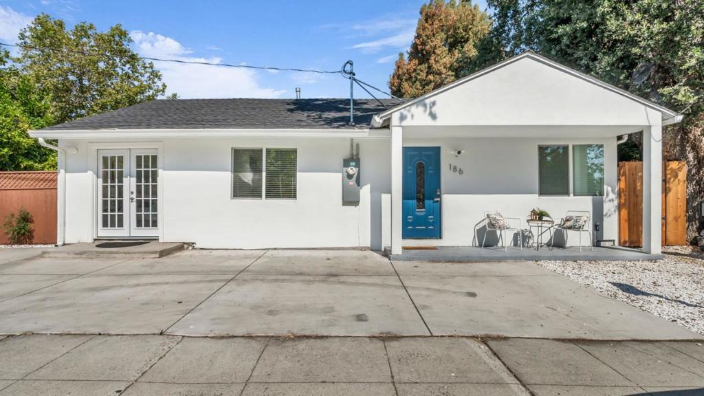 186 Fair Oaks Street Property Photo 1