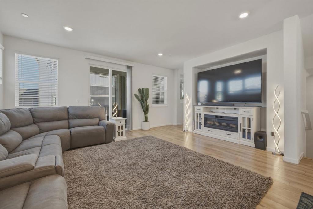 6389 Laguna Seca Lane Property Photo 1