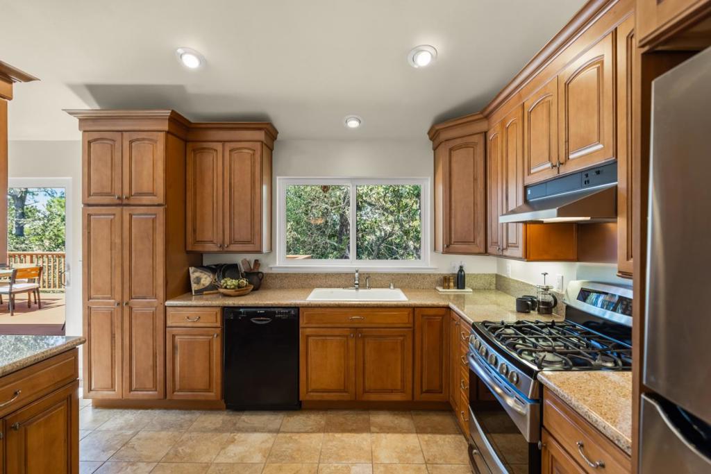 3 White Tail Lane Property Photo 10