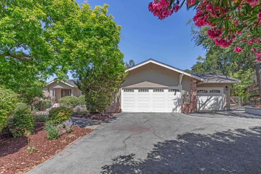 12882 Viscaino Road Property Photo 3