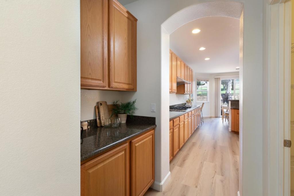 4120 Peninsula Point Drive Property Photo 10