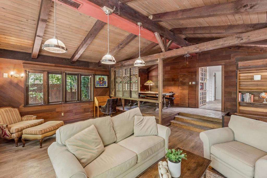 1615 Edgewood Road Property Photo 4