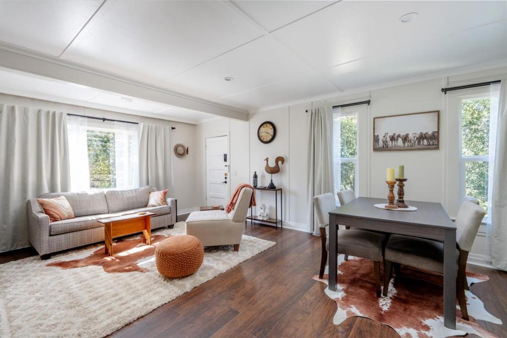 273 W Carmel Valley Road Property Photo 4