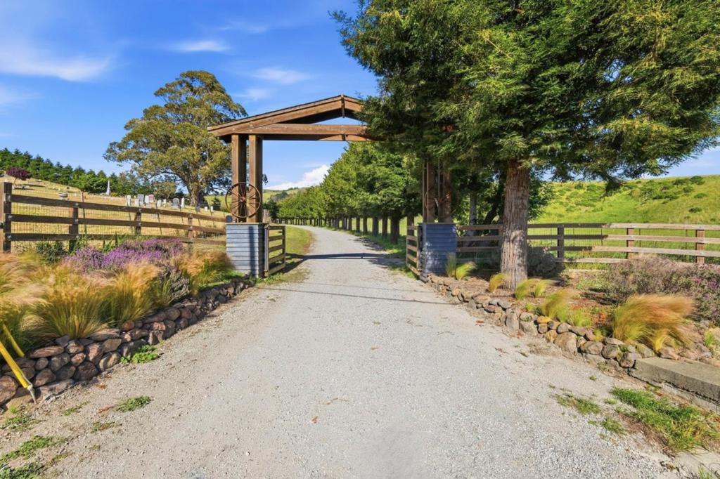 560 Stage Road Property Photo 1