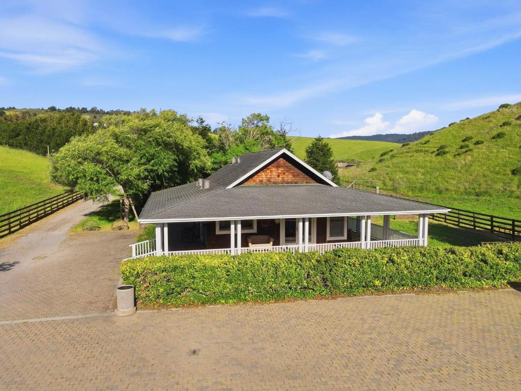 560 Stage Road Property Photo 5