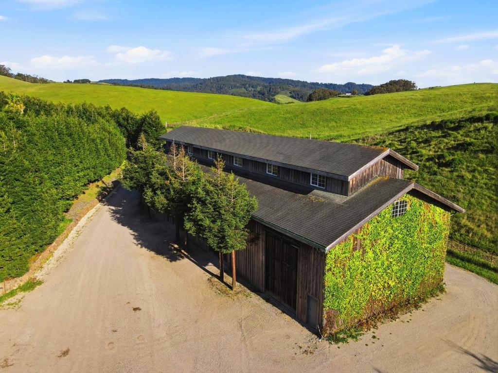 560 Stage Road Property Photo 9