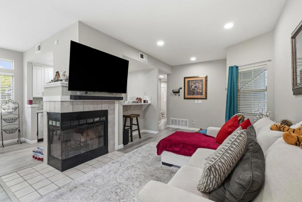 7750 Canyon Meadow Circle G Property Photo 8