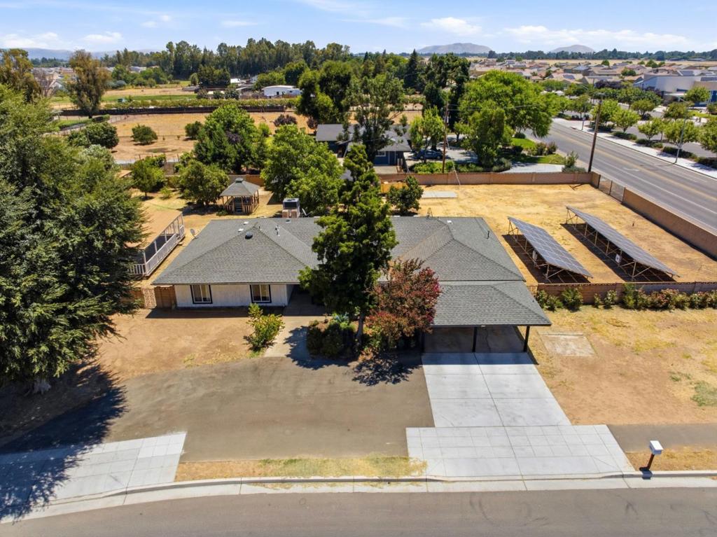 2520 N Temperance Avenue Property Photo 1