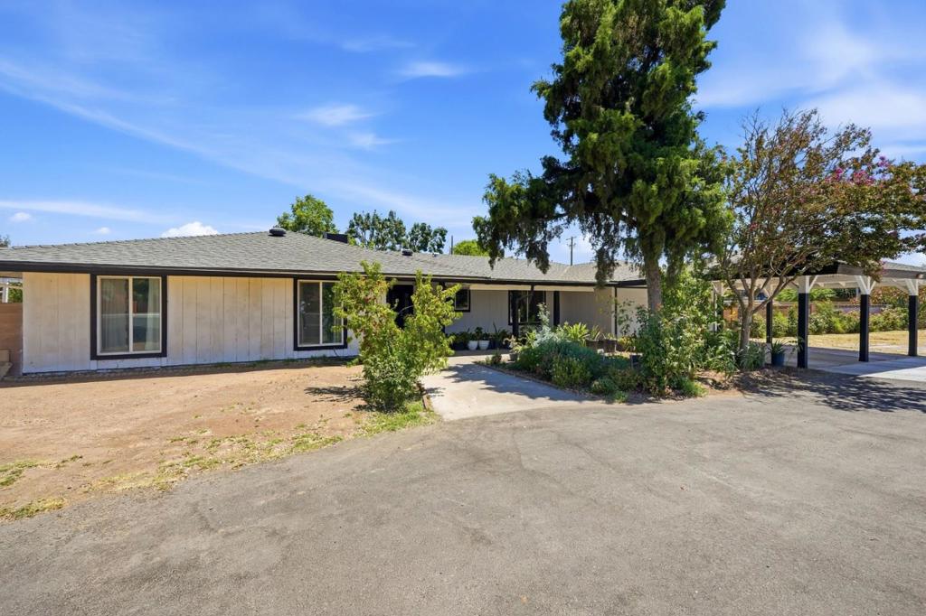 2520 N Temperance Avenue Property Photo 2