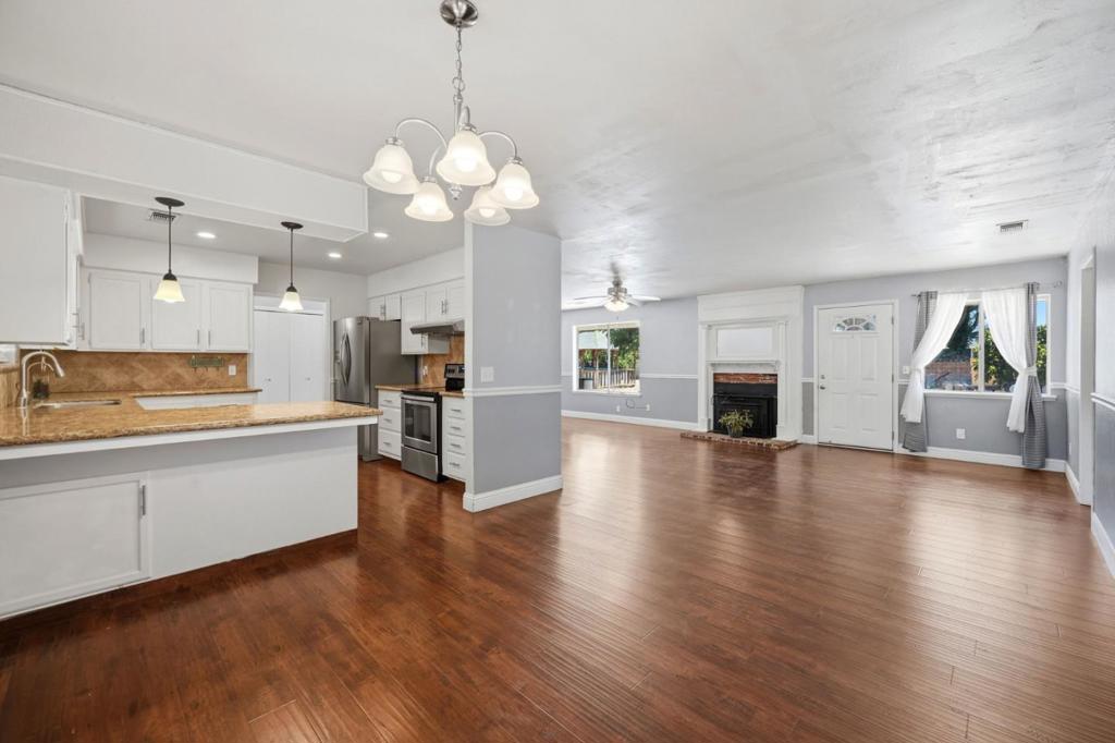 2520 N Temperance Avenue Property Photo 6