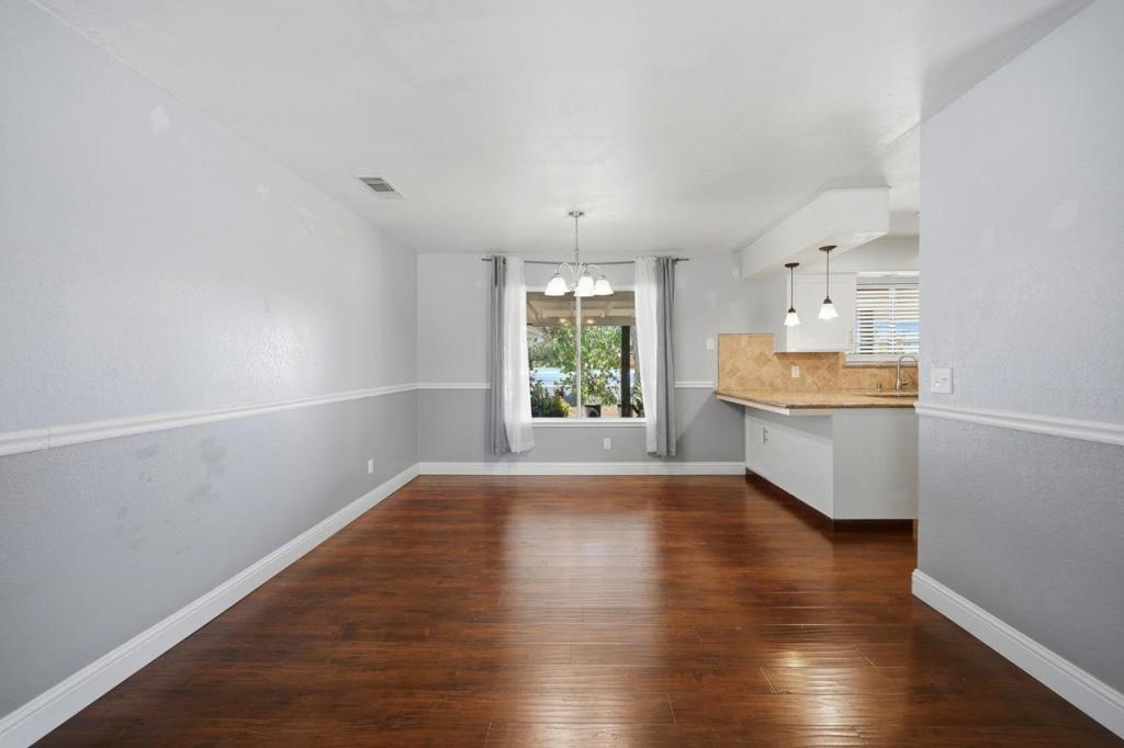 2520 N Temperance Avenue Property Photo 7